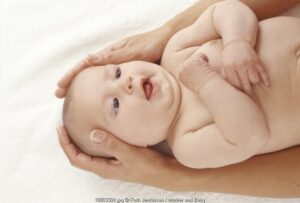 Tips Mengatasi Kerak di Kepala Bayi