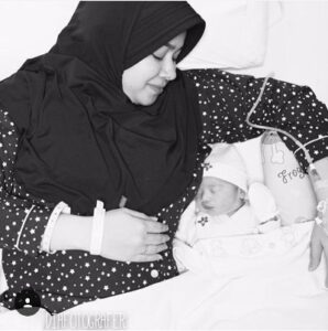 Aryani dan Donny Michael Dikaruniai Bayi Laki-laki