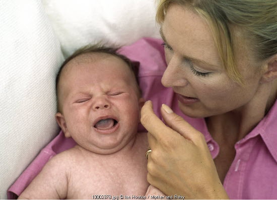 Kenali Penyebab dan Cara Mengatasi Kolik pada Bayi