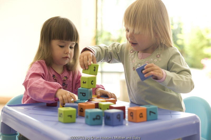 3 Cara Mengasah Kecerdasan Emosi Si Kecil