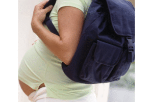 10 Tips Agar Aman Bepergian Jauh saat Hamil