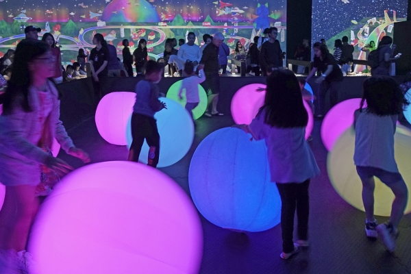 Bermain Sekaligus Belajar di teamLab Future Park