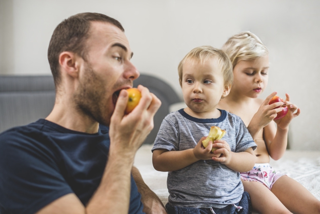 4 Cara Agar Si Kecil Menyukai Makanan