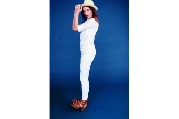 Pakaian Putih Ini Dijamin Bebas Noda