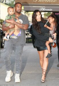 Wow! Kim Kardashian Ingin Punya &#8216;Keluarga Besar&#8217;