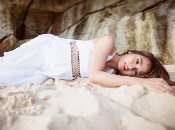 Yuk, Intip Maternity Photo ala Acha Septriasa