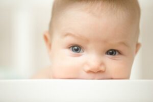 Kenali Penyebab dan Gejala Katarak pada Bayi