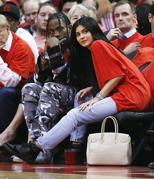 Kylie Jenner Hamil Anak Pertama