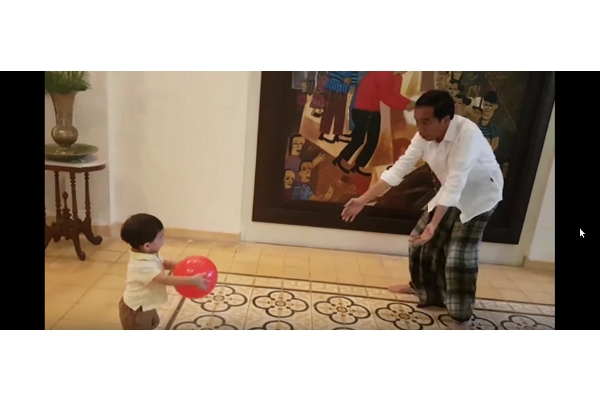 Intip Serunya Akhir Pekan Presiden Jokowi & Cucunya
