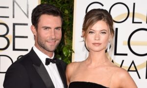 Behati Prinsloo dan Adam Levine Menanti Anak Ke-2