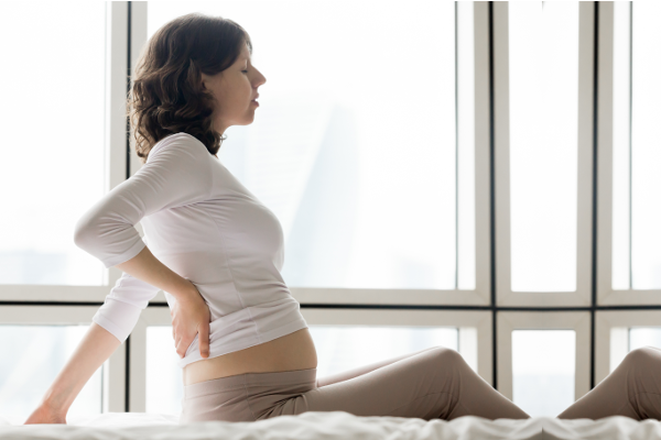 Tips Meredakan Nyeri Punggung saat Hamil