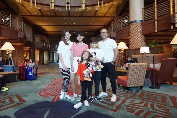 Liburan Favorit Keluarga Mona Ratuliu