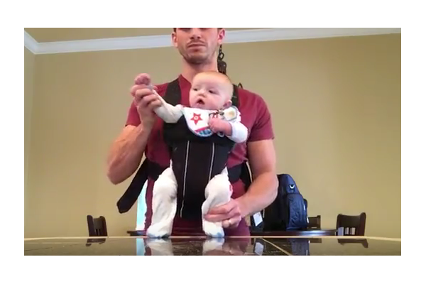Ini yang Terjadi Ketika Ayah dan Bayi Berdua di Rumah