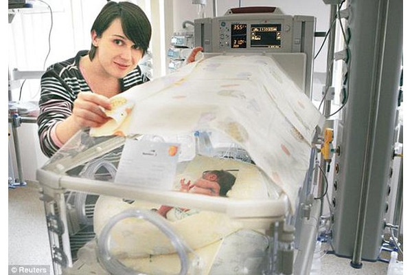 Wanita Ini Melahirkan Selama 75 Hari!