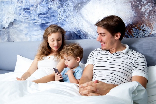 5 Gaya Asuh Orang Tua Milenial