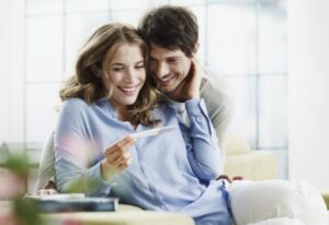 5 Tips Tetap Romantis saat Hamil