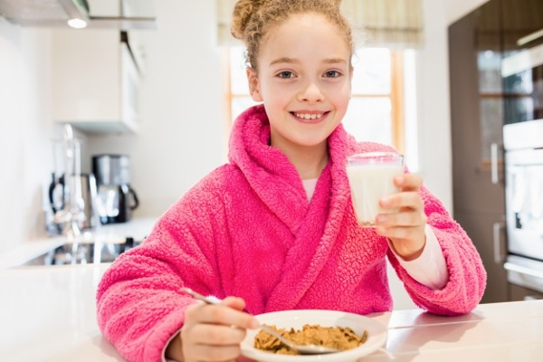 5 Tips agar Anak Semangat Minum Susu