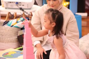 Mendidik Anak dengan Metode Montessori