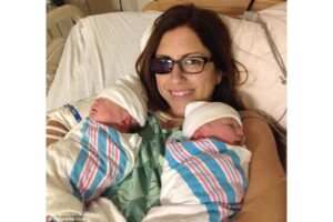 Ibu Ini Lahirkan Bayi Kembar Pasca Operasi Kanker Mata