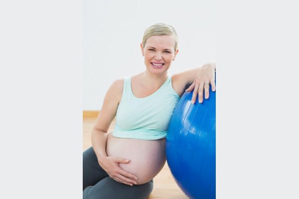 Olahraga Ringan dengan Gym Ball untuk Ibu Hamil