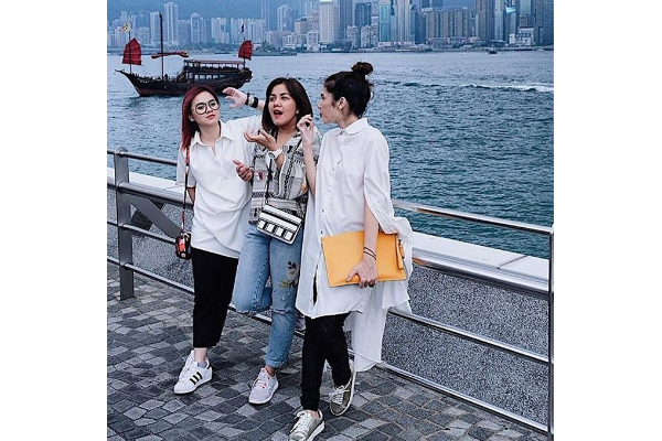 Sepatu Olahraga Favorit Tiga Mami Kece