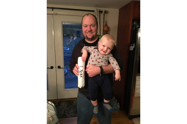 Ayah Ini Ukur Pertumbuhan Anaknya dengan Sandwich