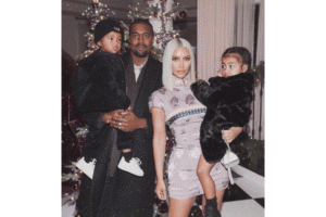 Foto Pertama Kim Kardashian dengan Chicago West