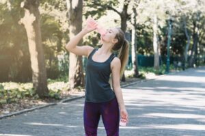 Kapan Anda Harus Minum Isotonik Saat Berolahraga?