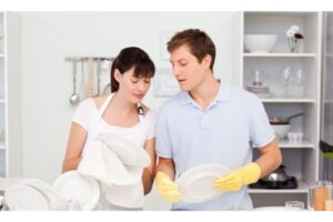 5 Tips Berbagi Tugas dengan Suami