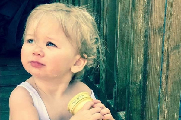 Sedih, Bayi Lucu Ini Didiagnosa Alergi Air