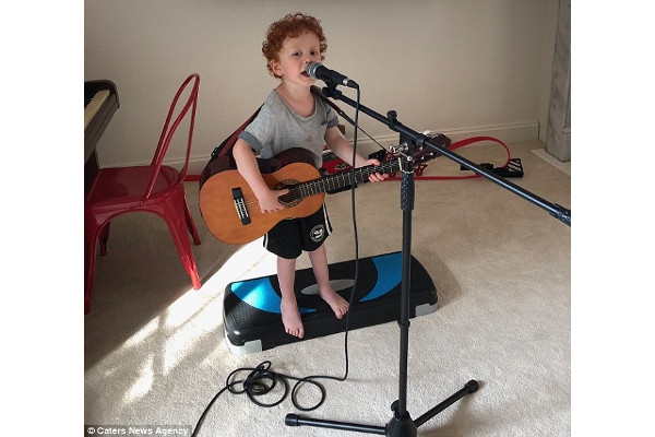 Anak 3 Tahun Ini Mirip Banget Sama Ed Sheeran!