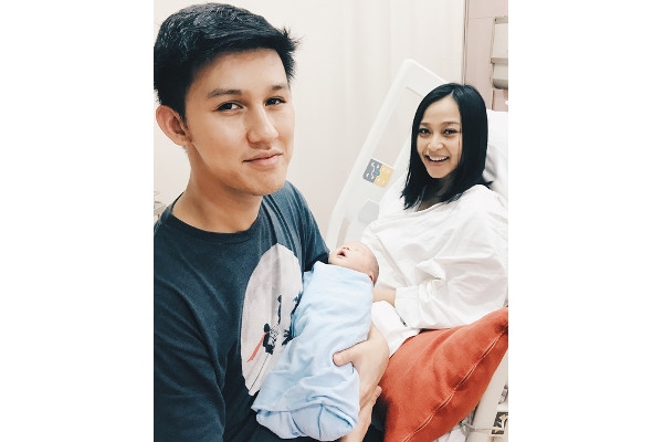 Artis Ini Lebih Pilih Pijat Payudara dari Alat Pumping