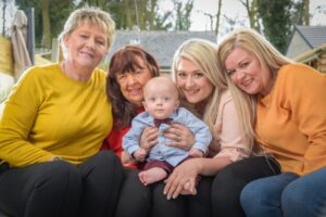 Unik! Hanya 1 Anak Laki-laki di 5 Generasi Keluarga Ini