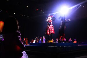 Serunya Karakter Disney Berseluncur di Disney On Ice