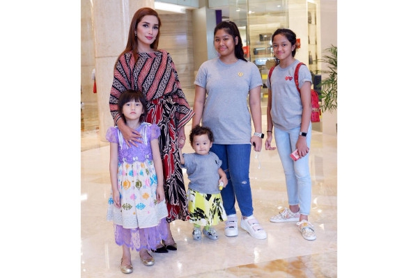 Ini Cara Ussy Sulistiawati Dukung Eksplorasi Anak