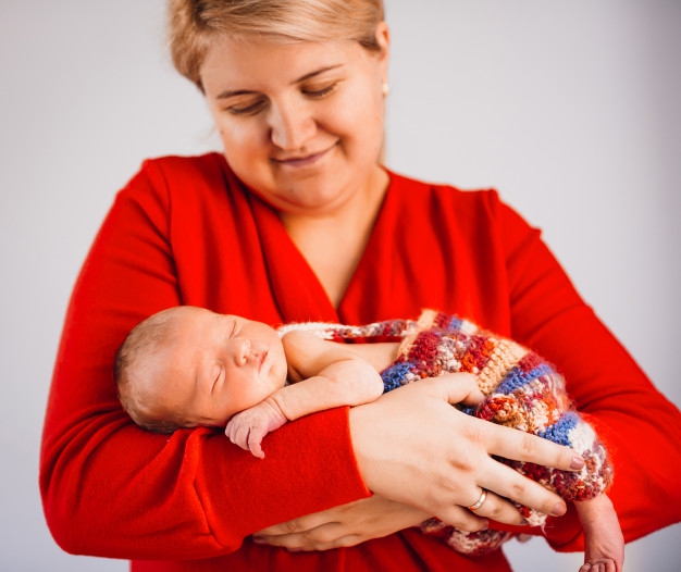 Manfaat Menyanyikan Lagu di Waktu Tidur Anak