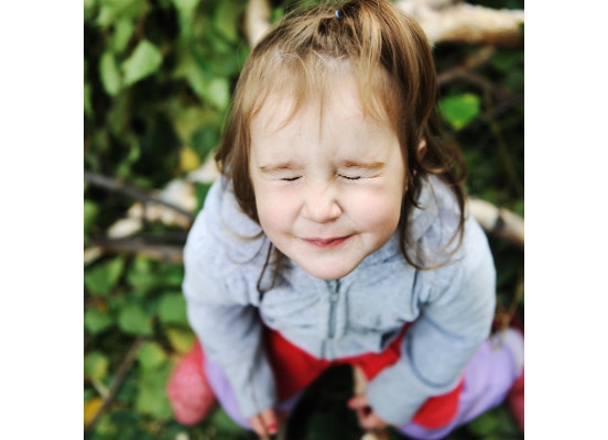 5 Cara Atasi Anak Kelilipan