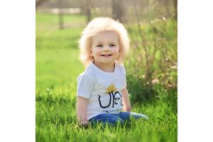 Bayi Ini Punya Rambut ‘Jabrik’ Langka