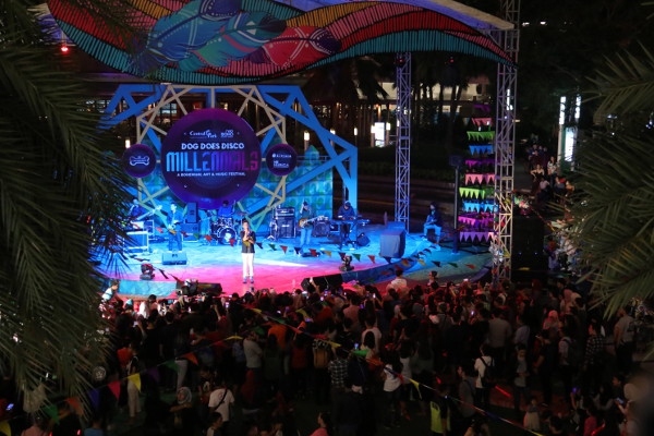 Nikmati Keceriaan Hari Bersama Anjing Kesayangan