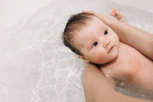 Tips Memandikan Bayi
