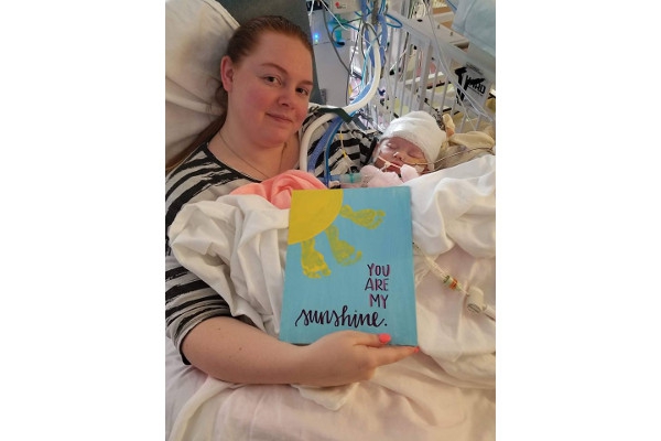 Bayi Ini Kritis Setelah Terkena Lemparan Bola