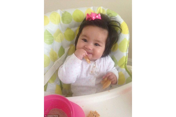 Bayi Perempuan Ini Punya Rambut Tebal Seperti Wig!