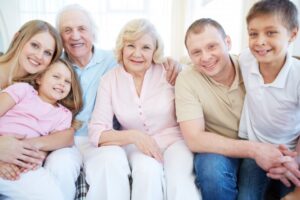 Ketahui Sandwich Sitter, Pola Asuh Yang Menjepit Anak