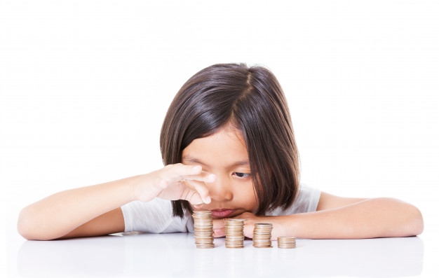 Moms, Ini Caranya Ajari Anak Kelola Uang Lebaran