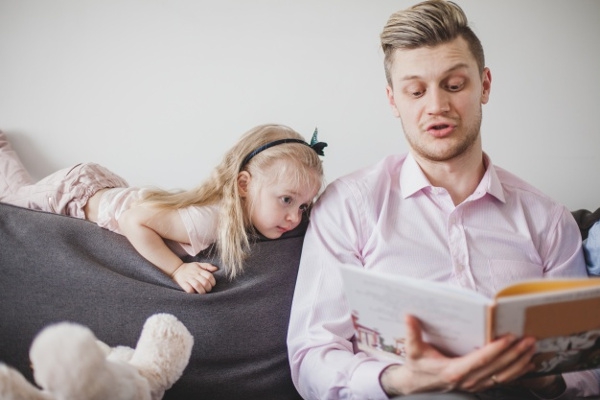 Manfaat Ayah Bacakan Cerita Untuk Anak