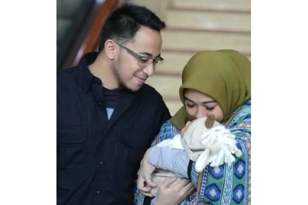 Anak Kedua Poppy Bunga Lahir, Ini yang Dilakukan Khanza