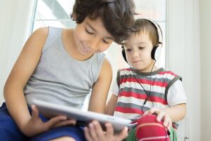 Ini Dampak Gadget Bagi Kesehatan Anak