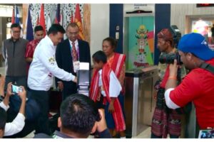 Kisah Heroik Joni Pemanjat Tiang Bendera