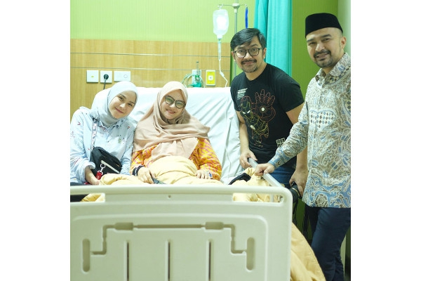 Lahirkan Anak Kedua, Zee Zee Shahab Ucapkan Syukur