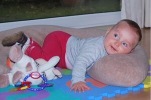 Hindari Penggunaan Bantal Bentuk U untuk Batita